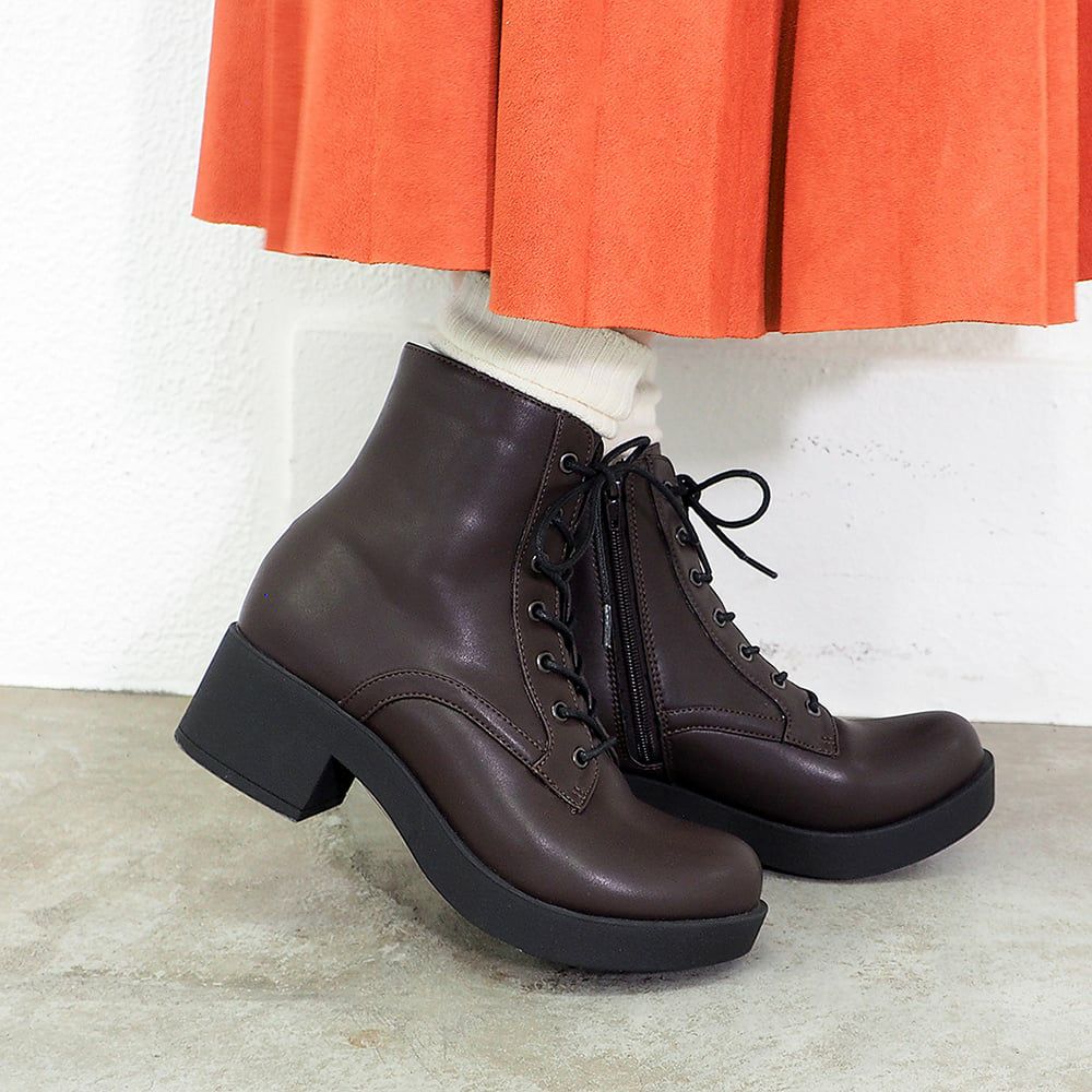 ダークブラウン