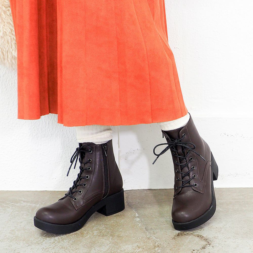 ダークブラウン