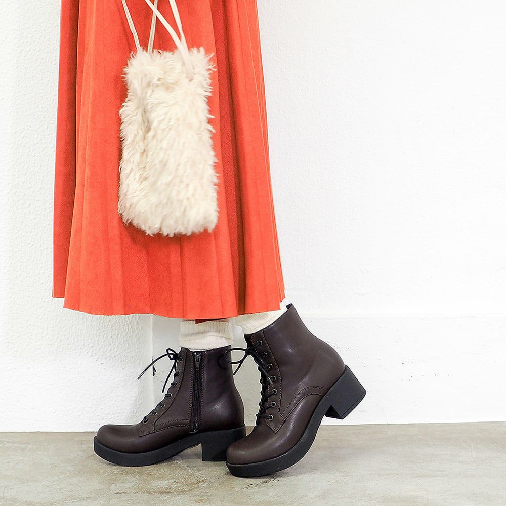 ダークブラウン