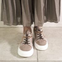 ピンク