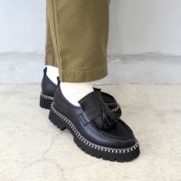 ブラック