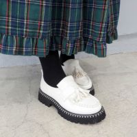 オフホワイト