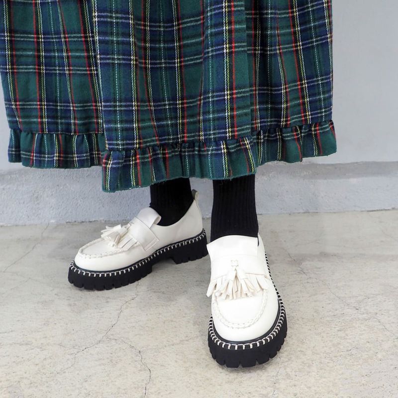 オフホワイト