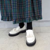 オフホワイト