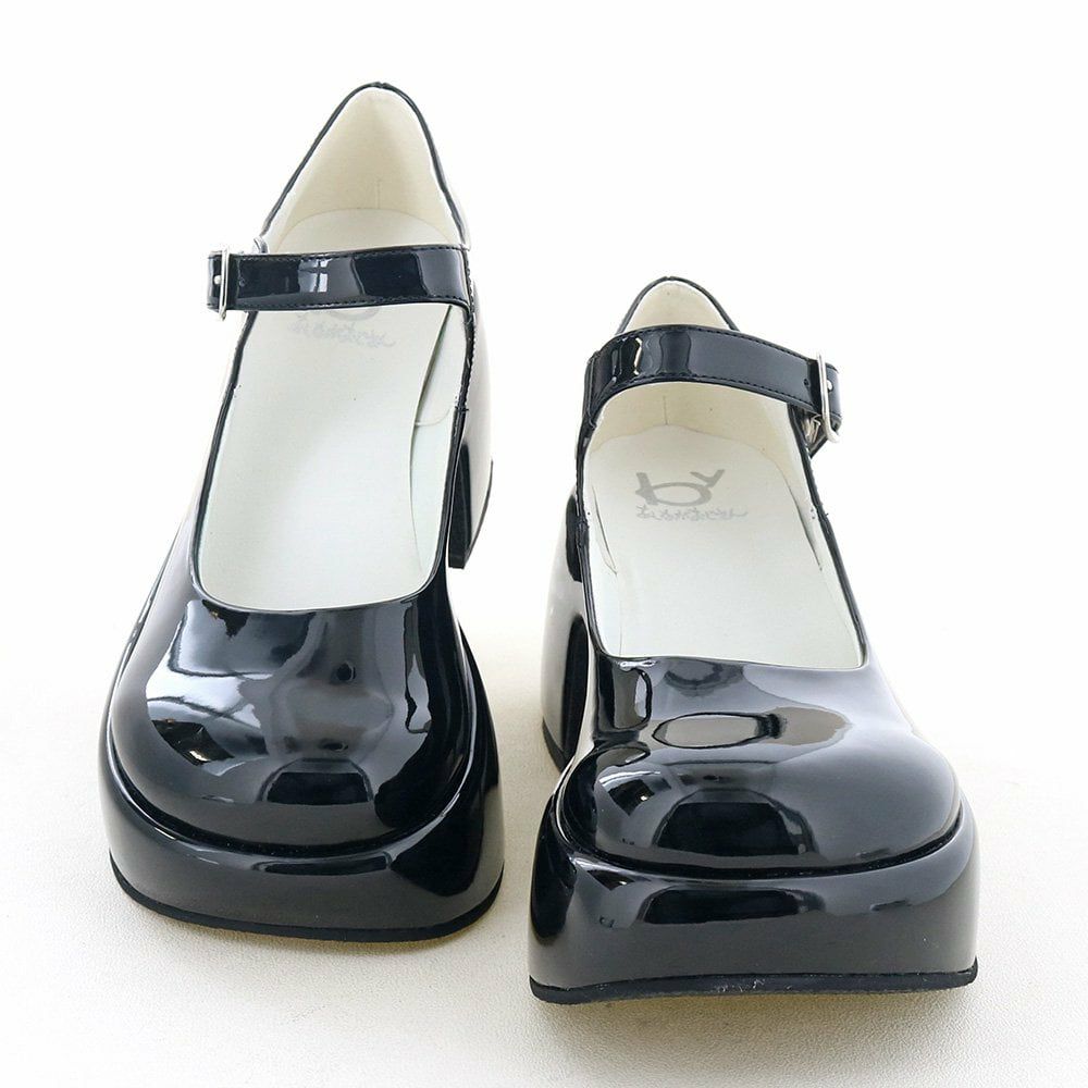 ボリュームたっぷりの丸みフォルムで足元に存在感をプラス