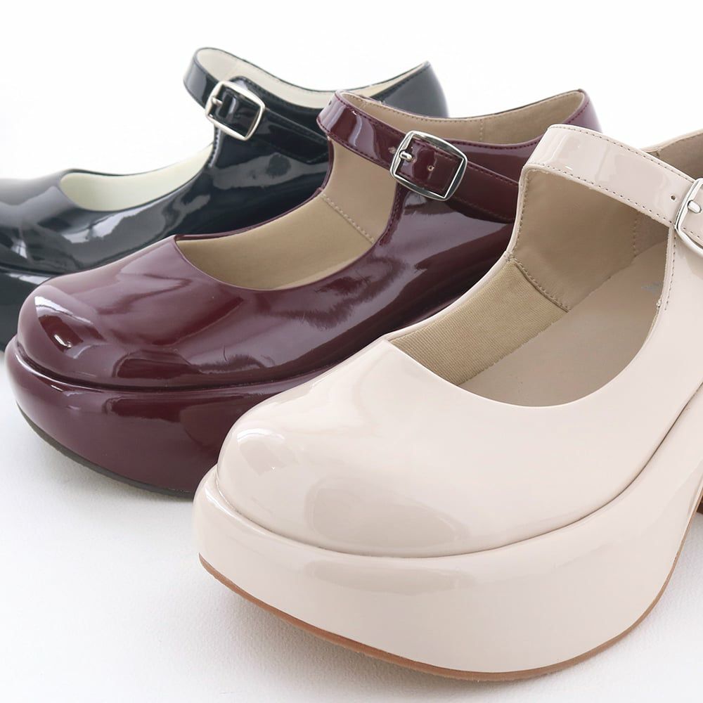 この秋の新色はホワイトエナメル。練乳のようなこっくりカラーです