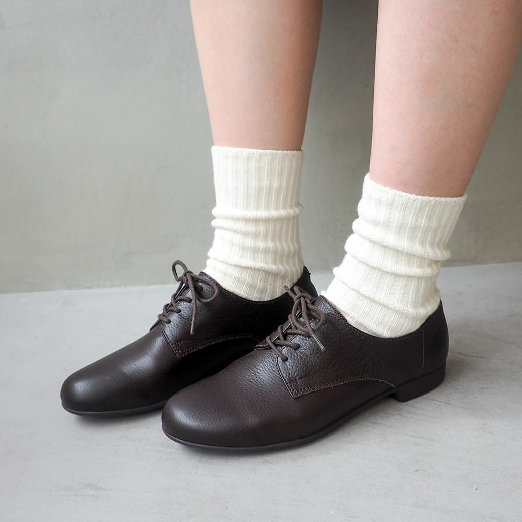 ダークブラウン