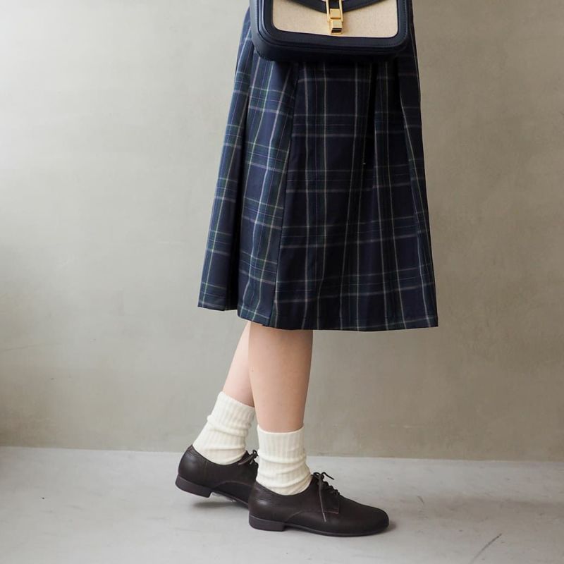 ダークブラウン