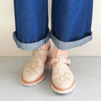 アイボリー