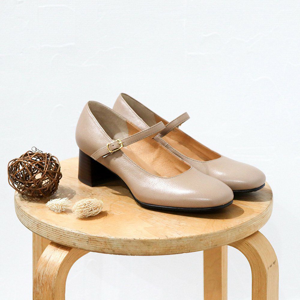 ライトグレージュ