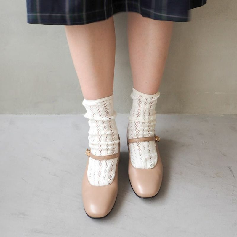 ライトグレージュ