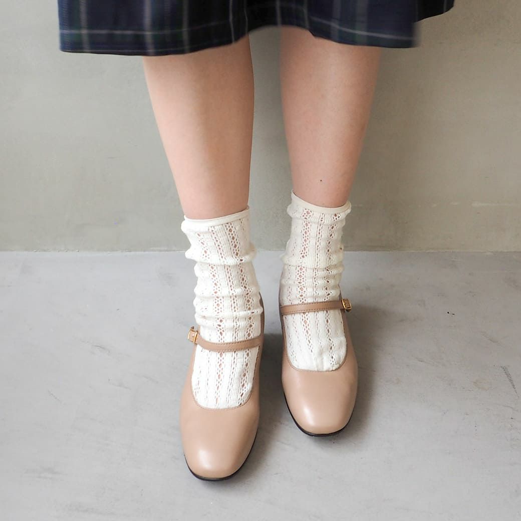 ライトグレージュ