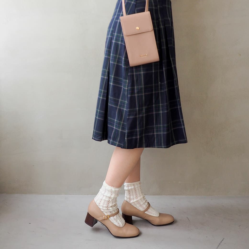 ライトグレージュ