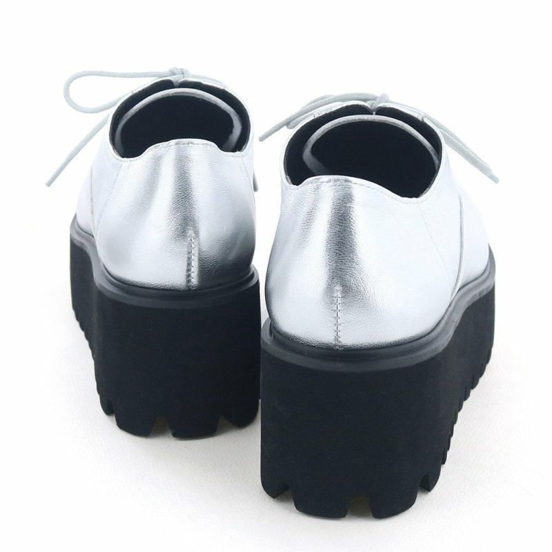 身長を底上げする厚底ソールで楽してスタイルアップが叶います