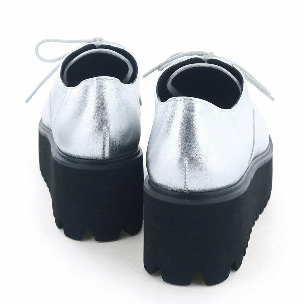 身長を底上げする厚底ソールで楽してスタイルアップが叶います