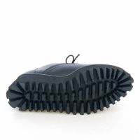 ソール全体に厚みがありヒール傾斜は1.5cmほど