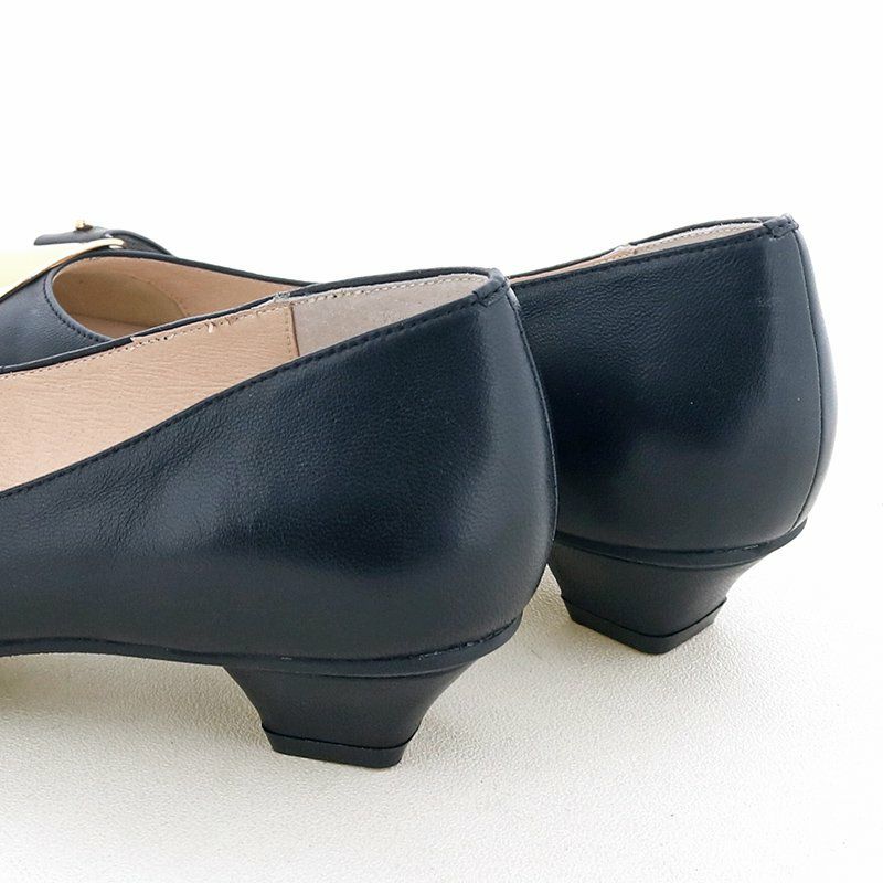 ヒールの高さ：約2.5cm