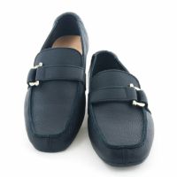 長めのトゥラインでパンツスタイルとも好相性な一足