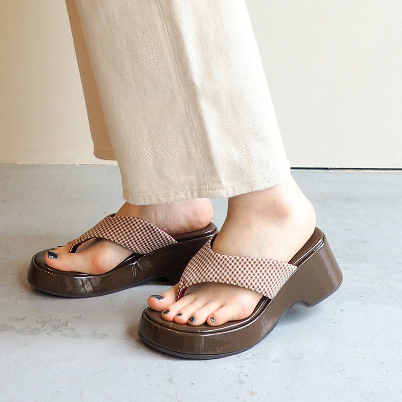 美品、あしながおじさんのサンダル 厚底下駄トングサンダル（BY_8490077） | あしながおじさん