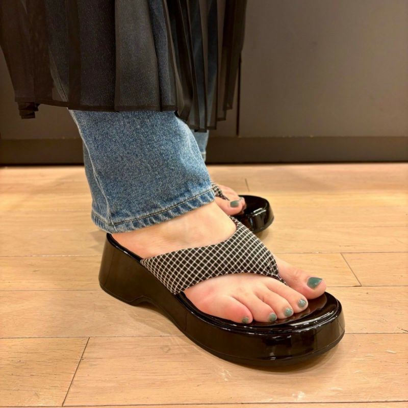 スタッフ着用：ブラック