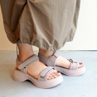 ピンク
