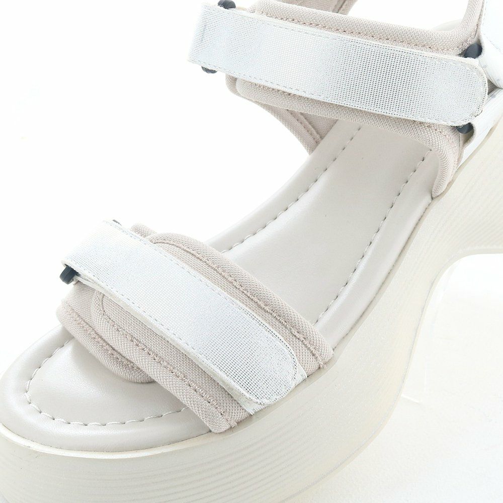 2025春夏の新色はアイボリー　上品な光沢感が魅力です