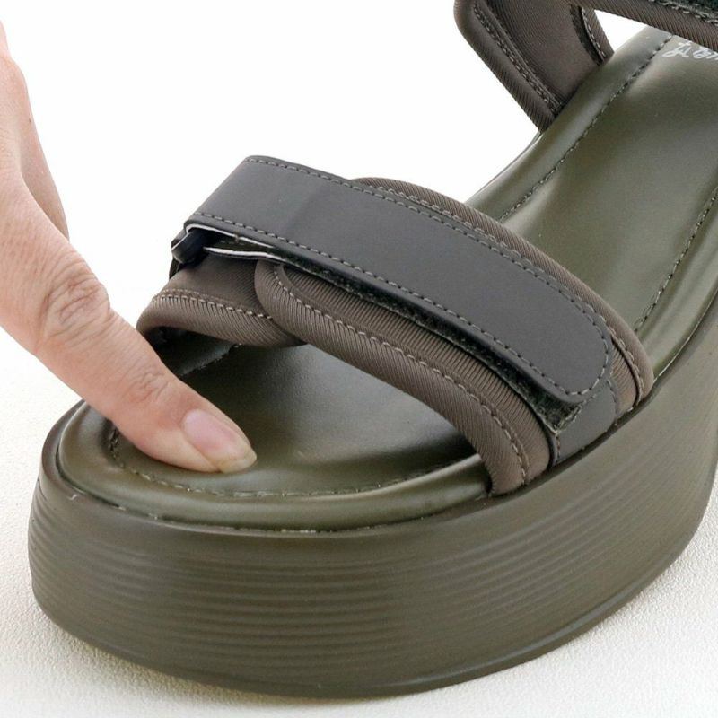 むにゅっとやわらかなインソールクッションで足裏も痛くなりにくい