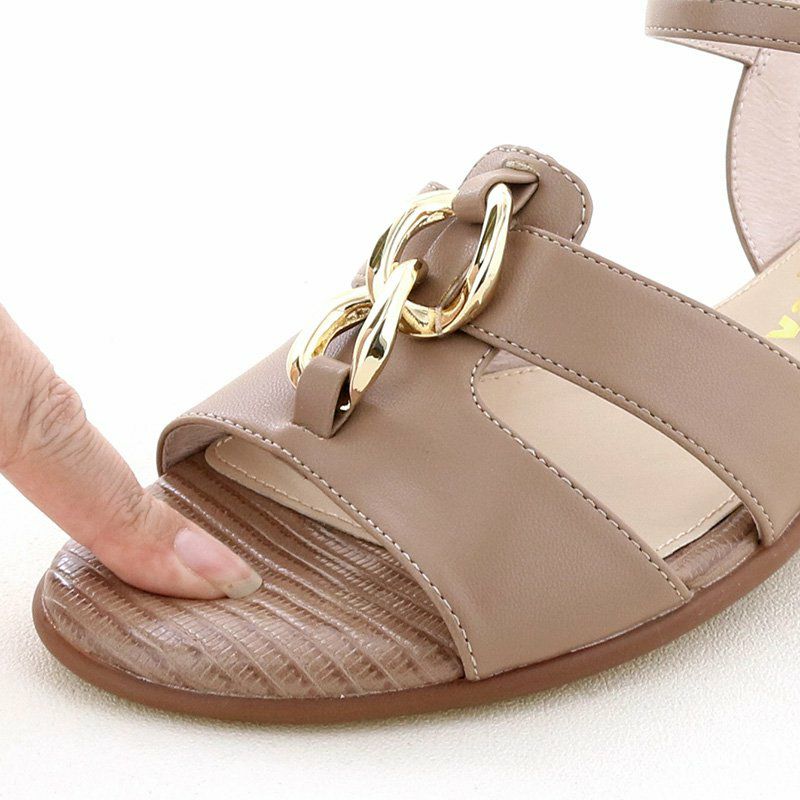 指先までクッションを効かせ、ストレスフリーな履き心地