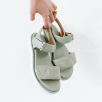 ライトグリーン