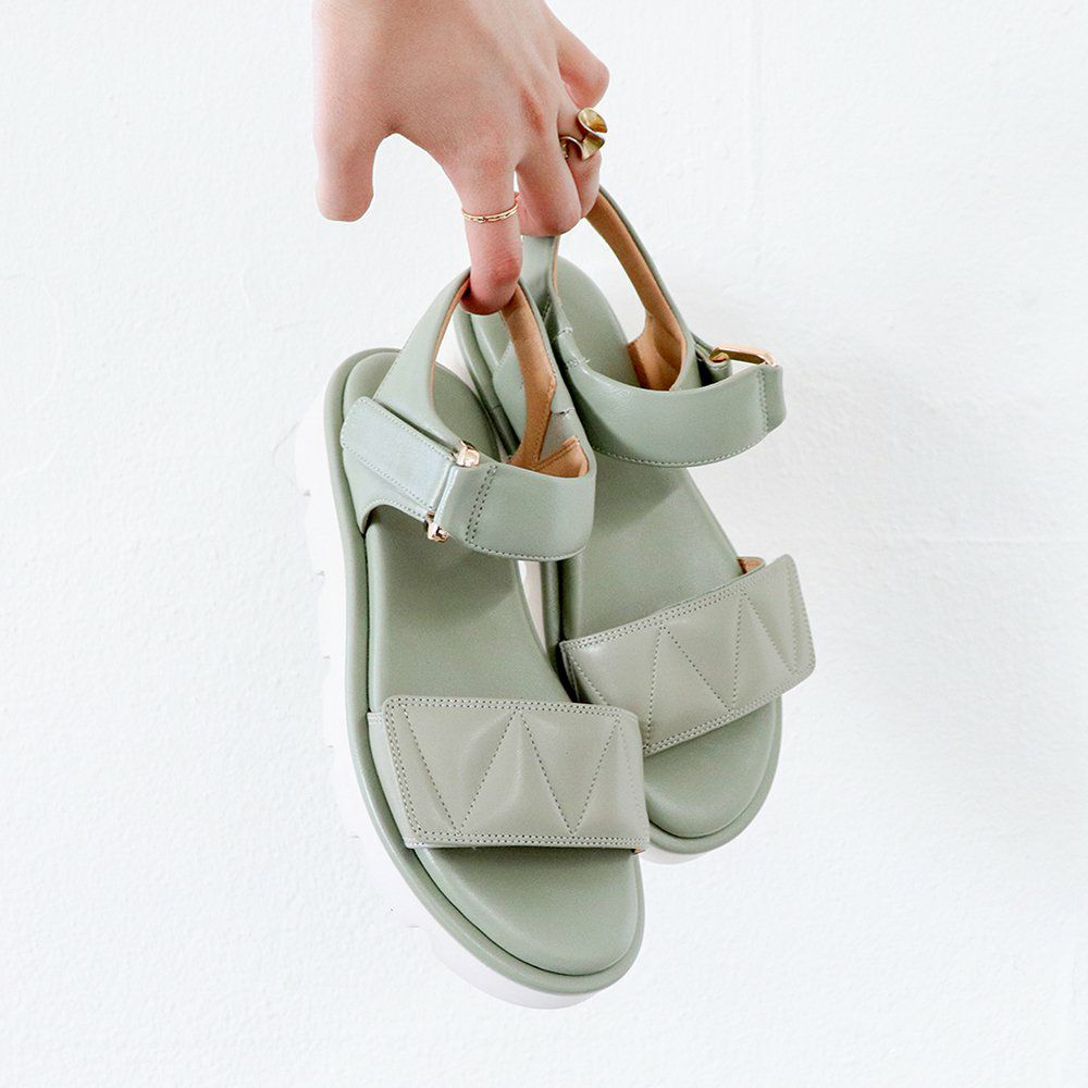 ライトグリーン