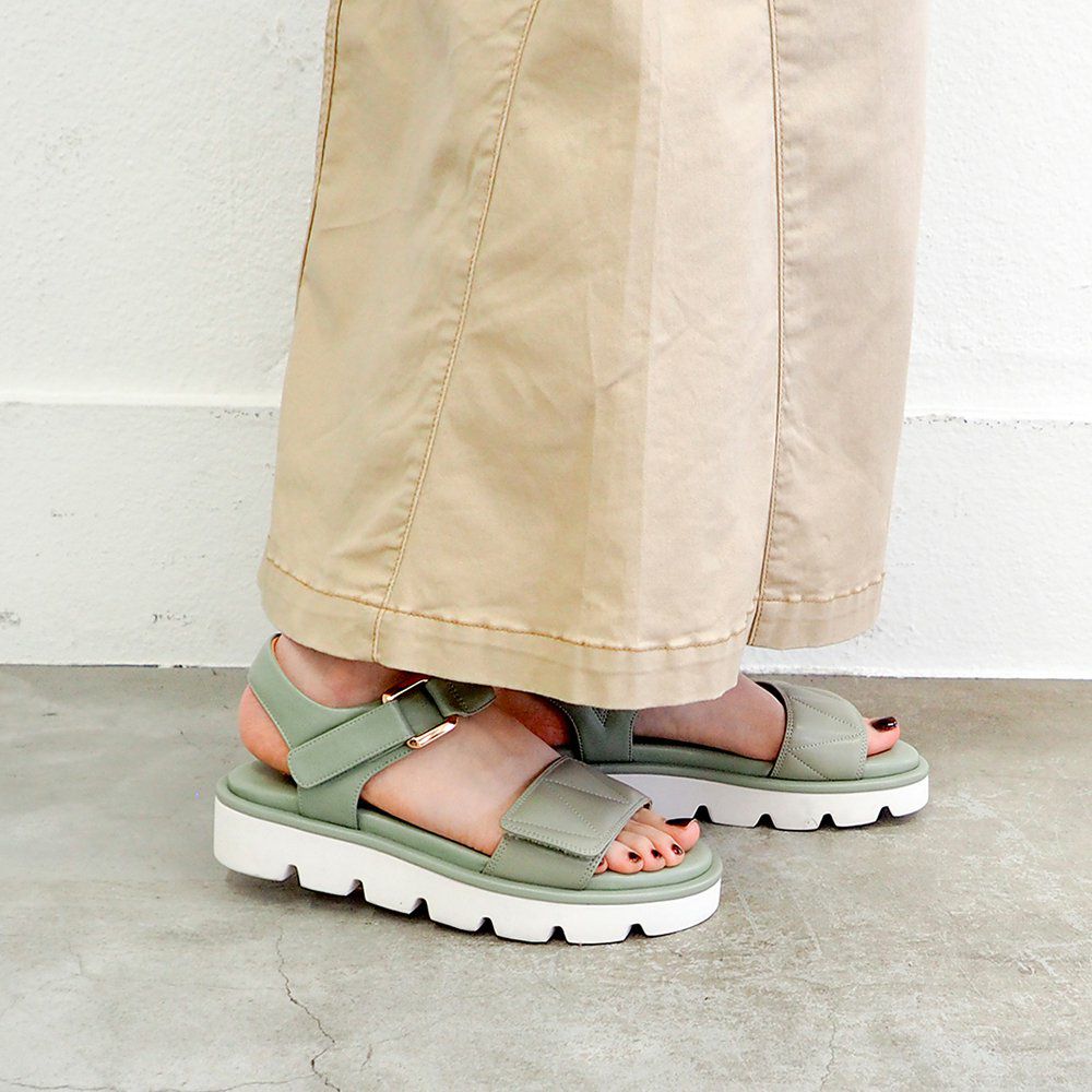 ライトグリーン