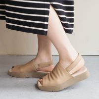 ダークベージュ
