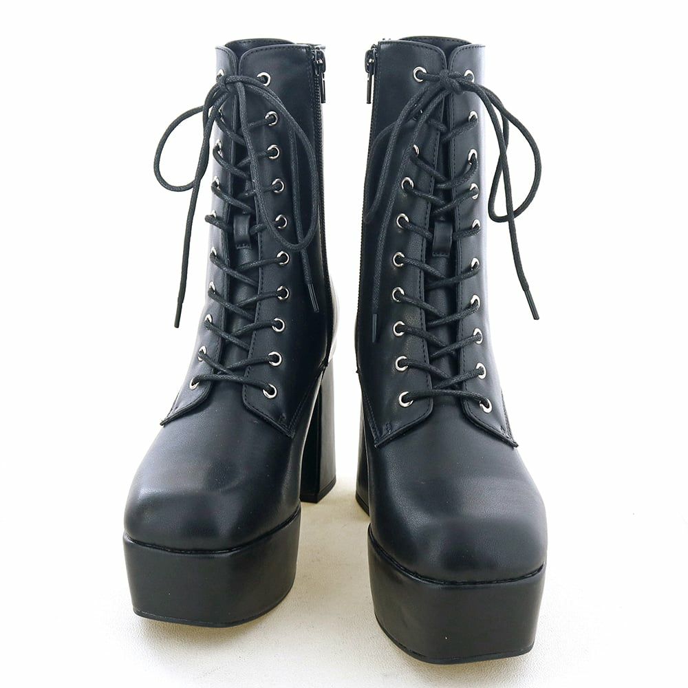 poyoのこだわりが詰まった"理想のブーツ"