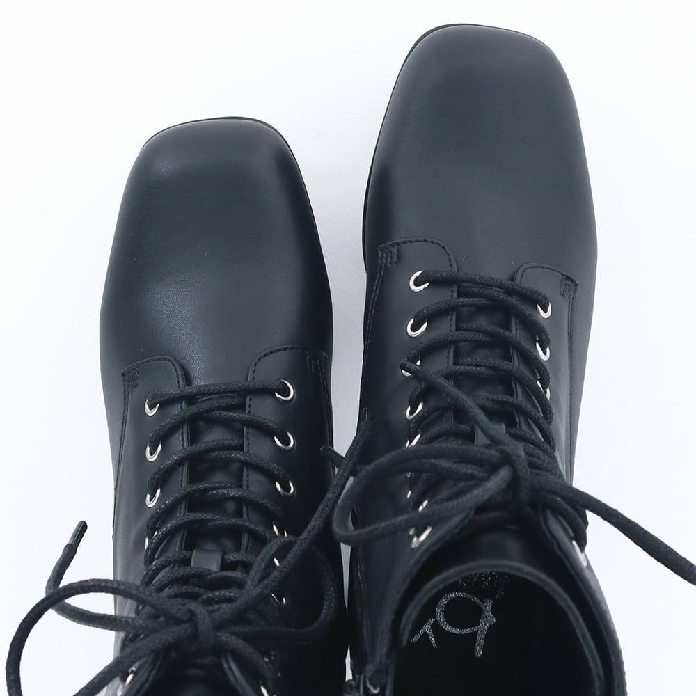 つま先が細くなり過ぎず、指先はゆったり