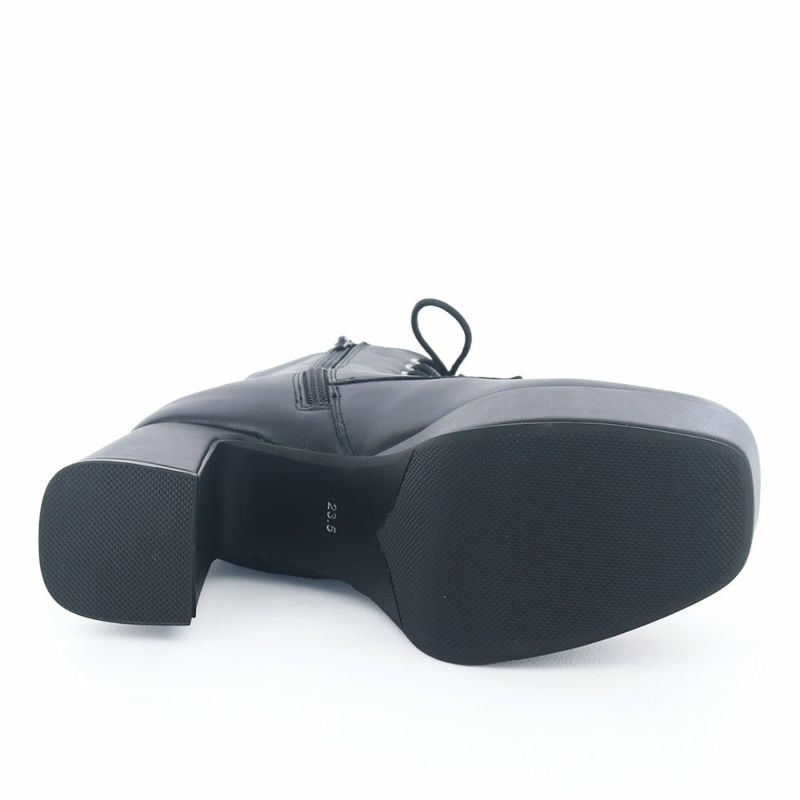 9cmヒールでも前の厚みで傾斜は5cmほど