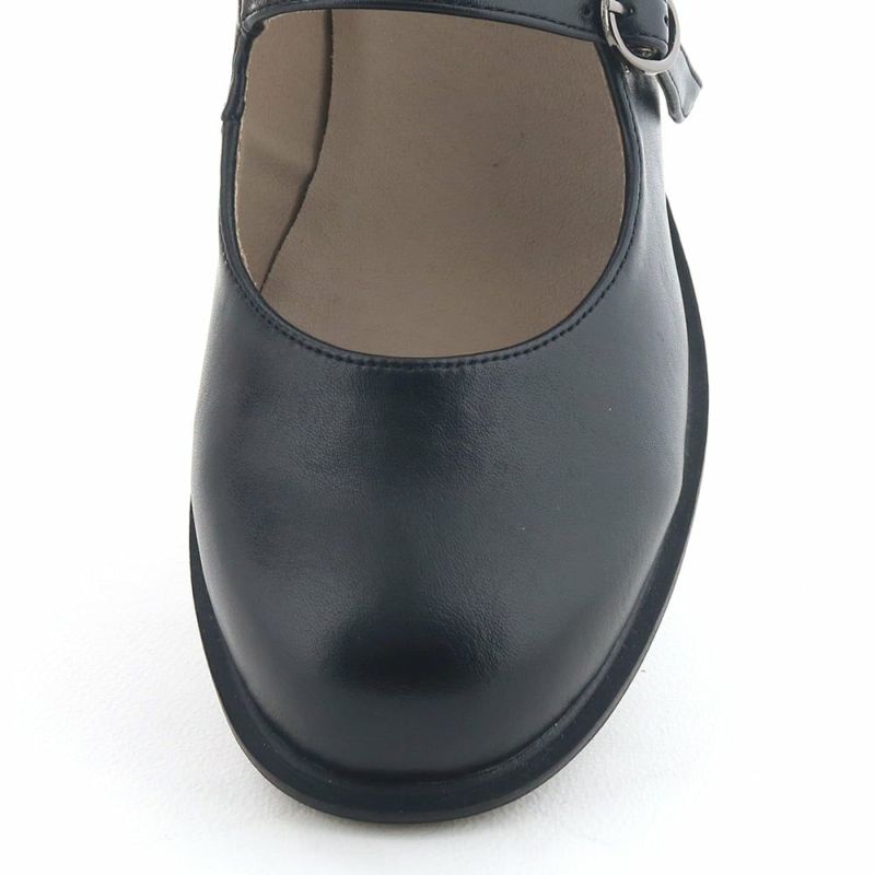 少し幅広のラウンドトゥ。指先もゆったりです