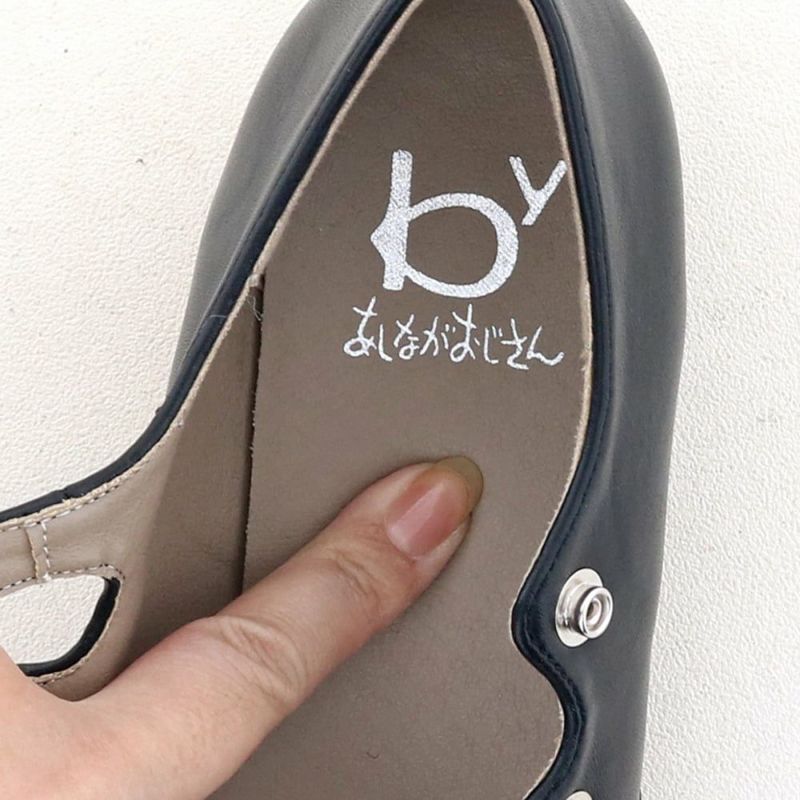 クッションを効かせた中敷きでふわふわの履き心地