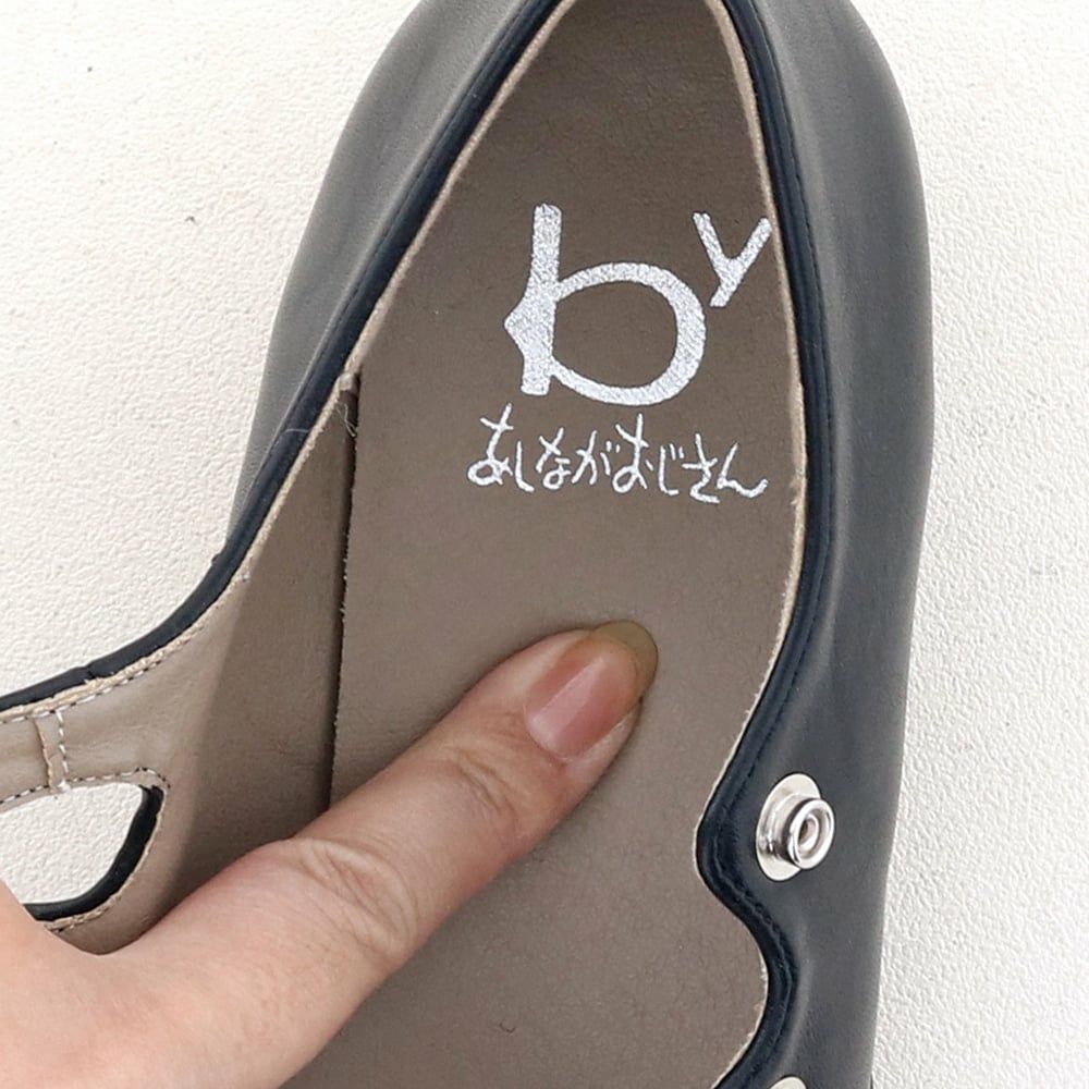 クッションを効かせた中敷きでふわふわの履き心地