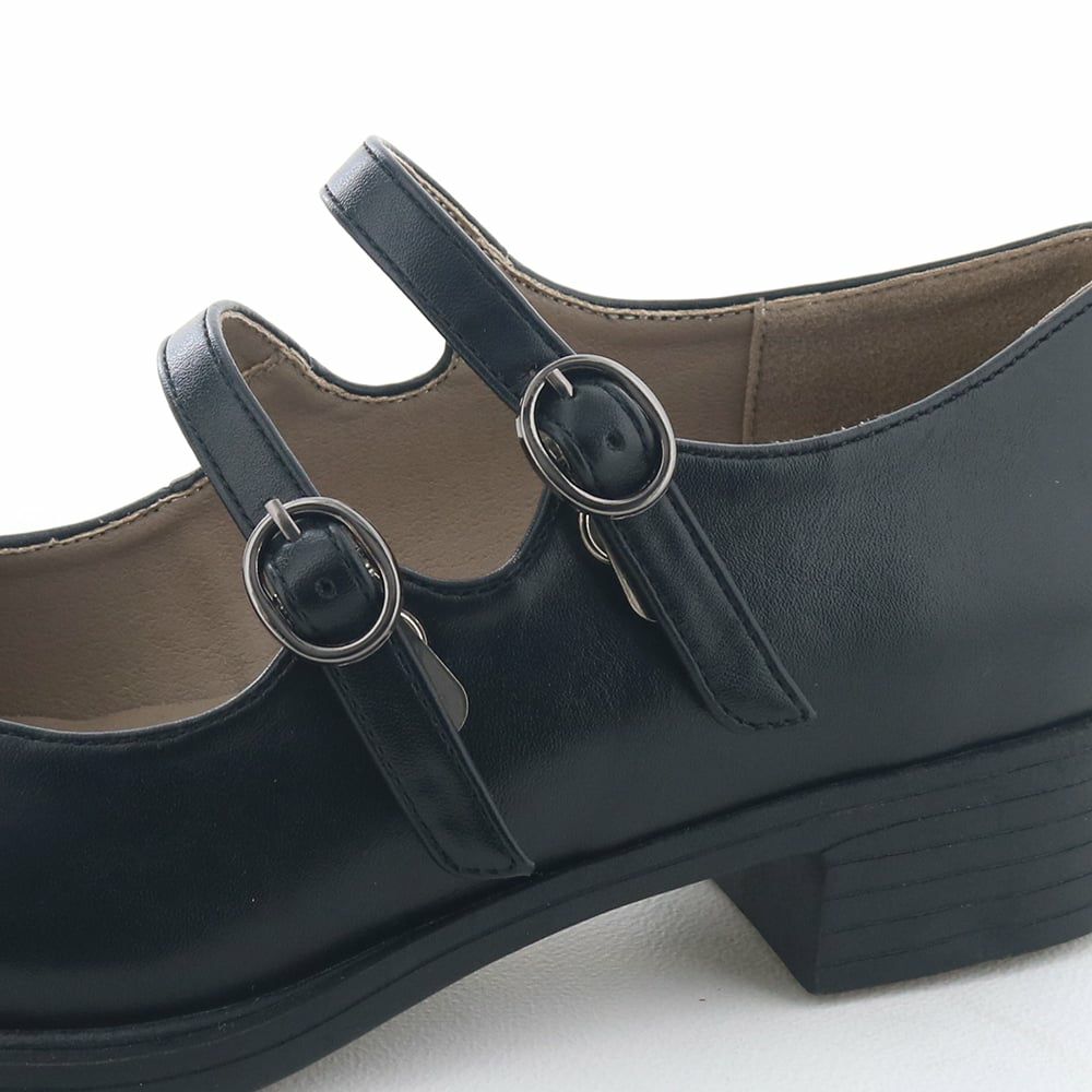 2本のストラップでしっかり足をホールドします