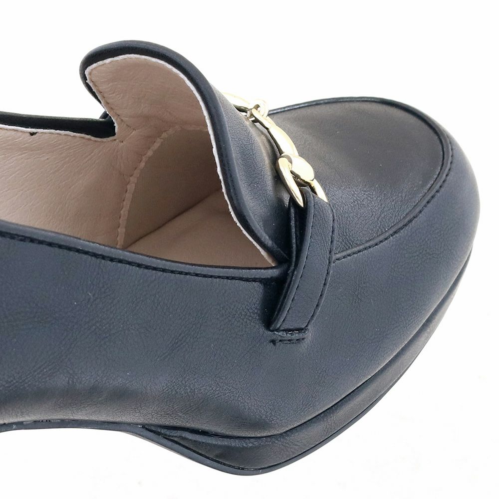 つま先はスポンジ生地でふわっと包まれる感覚