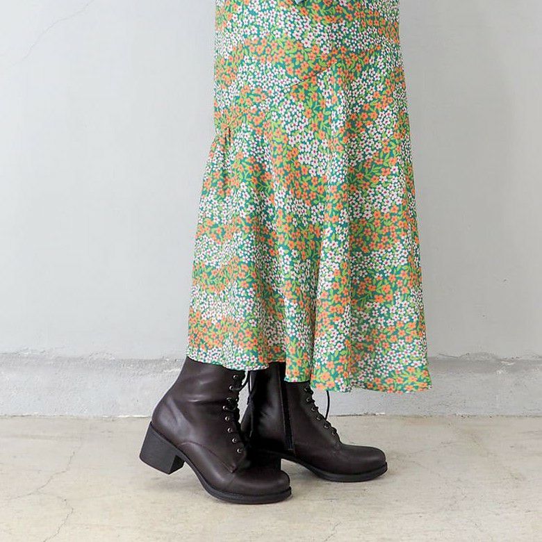 ダークブラウン