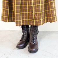 ダークブラウン