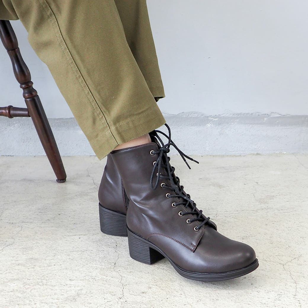 ダークブラウン