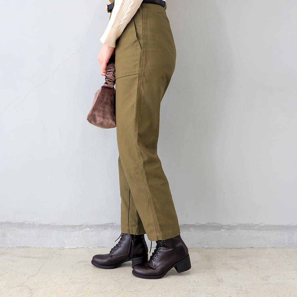 ダークブラウン