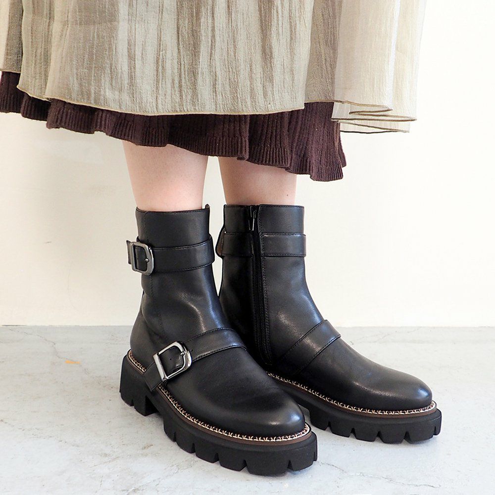 ACNE STUDIOUS ブラックレザーエンジニアブーツ 気持ち良 高ヒール 