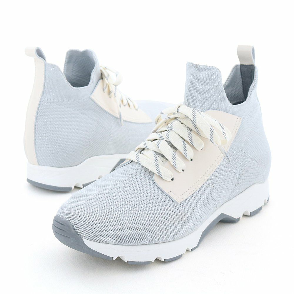 2025春の新色はさわやかなシルバー