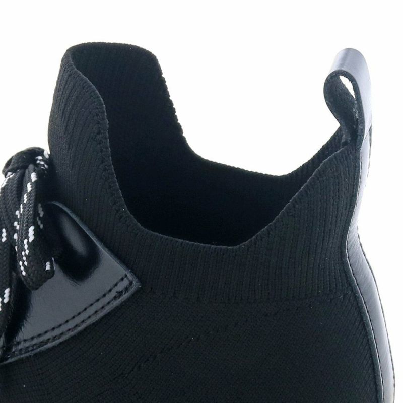 履き口もソフトニットで擦れにくく、足首をやさしく保護します