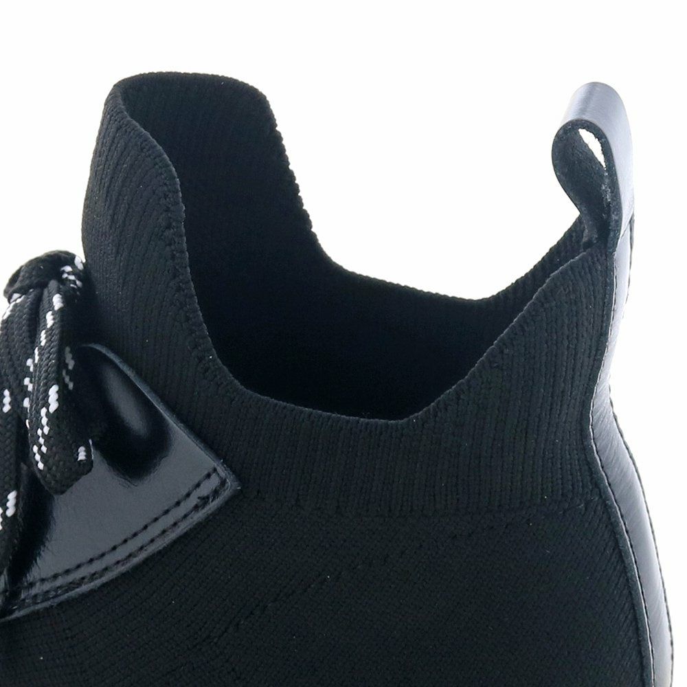 履き口もソフトニットで擦れにくく、足首をやさしく保護します