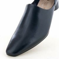 甲深のデザインで足をしっかりホールドします