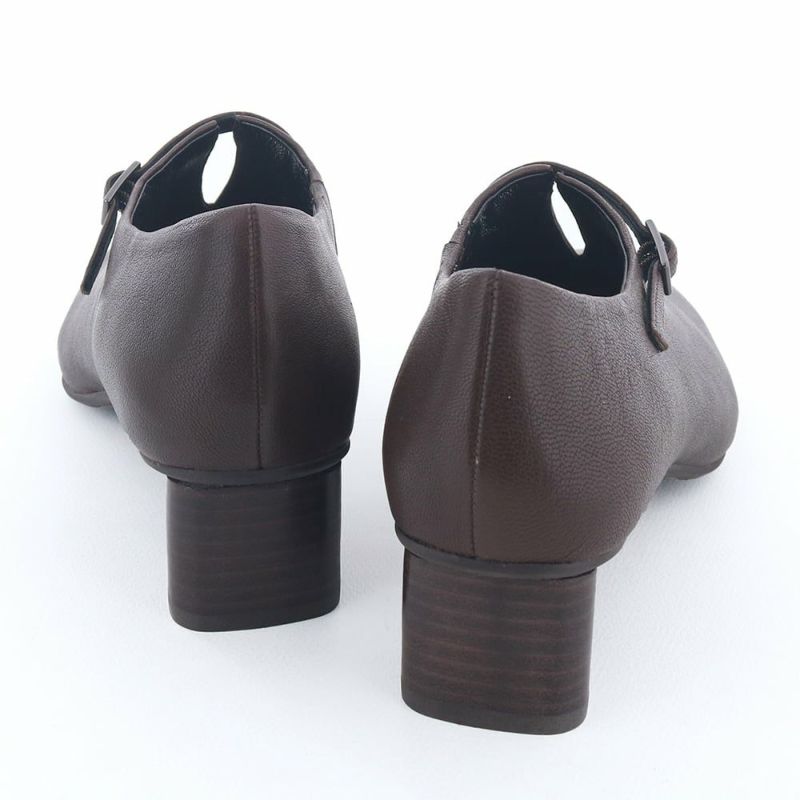 ミドルヒールできちんと感もあり、お仕事靴にもおすすめです